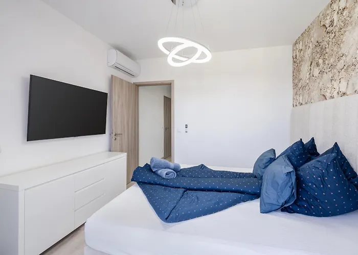 Corvin 5 Stars Luxury With Free Parking Apartman *